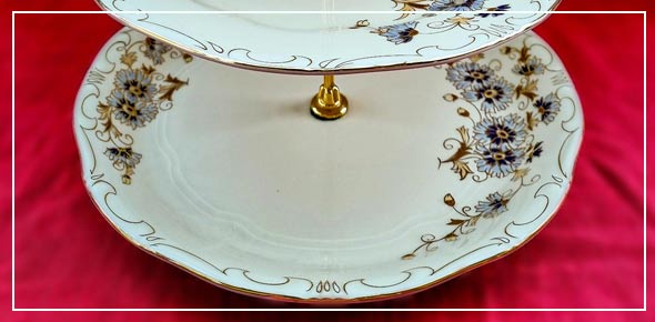 Porcelán emeletes tál