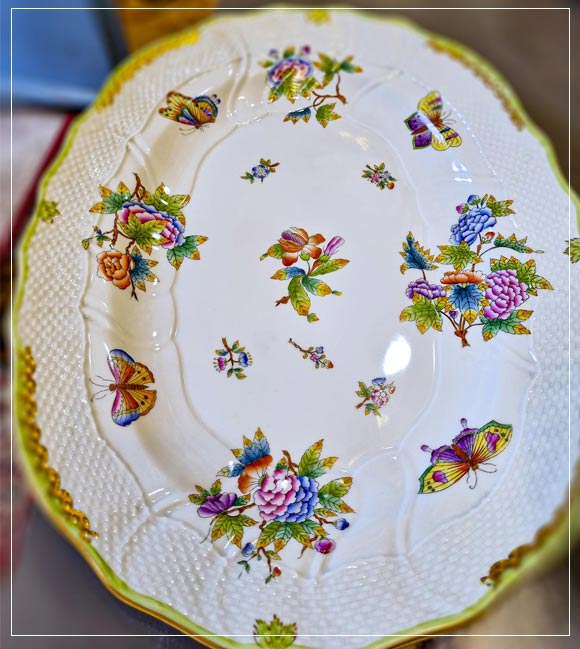 Porcelán lepkés nagytányér