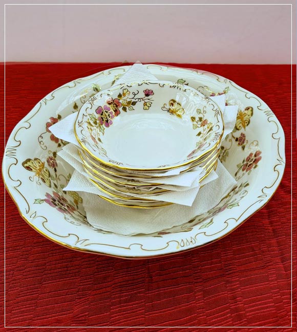 Porcelán salatás tál